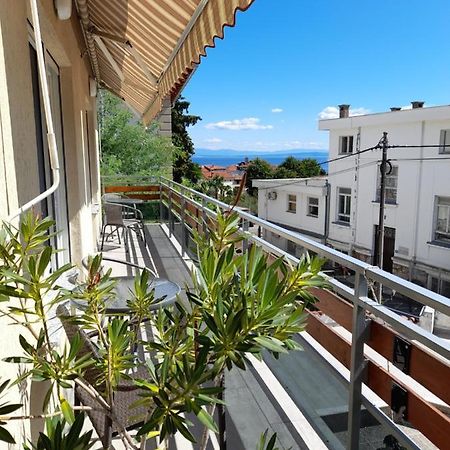 Apartments Orange Ловран Екстериор снимка