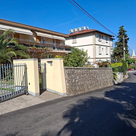 Apartments Orange Ловран Екстериор снимка