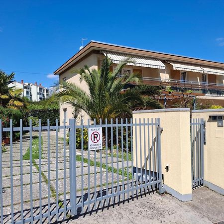 Apartments Orange Ловран Екстериор снимка