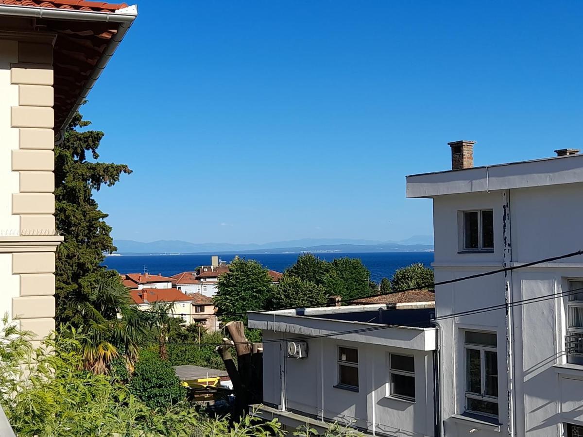 Apartments Orange Ловран Екстериор снимка