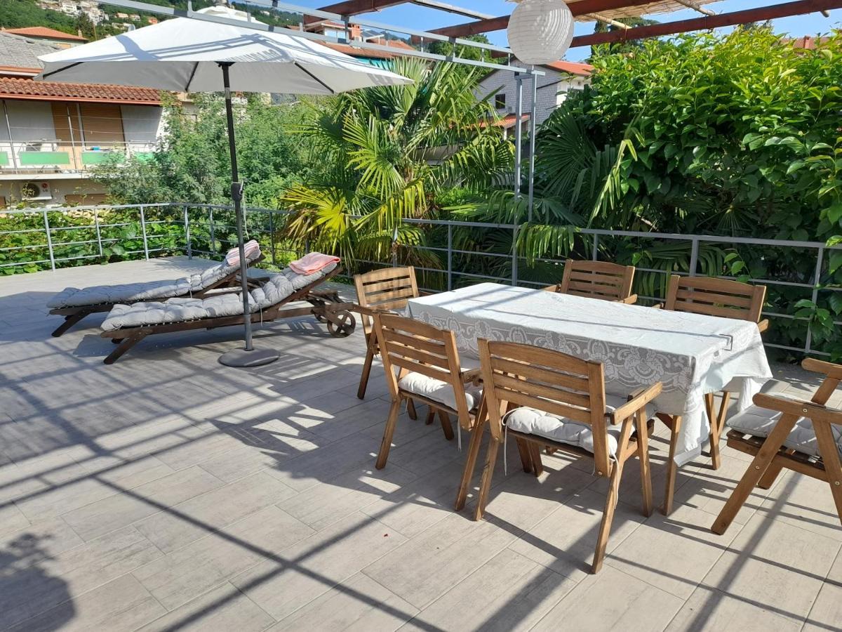 Apartments Orange Ловран Екстериор снимка