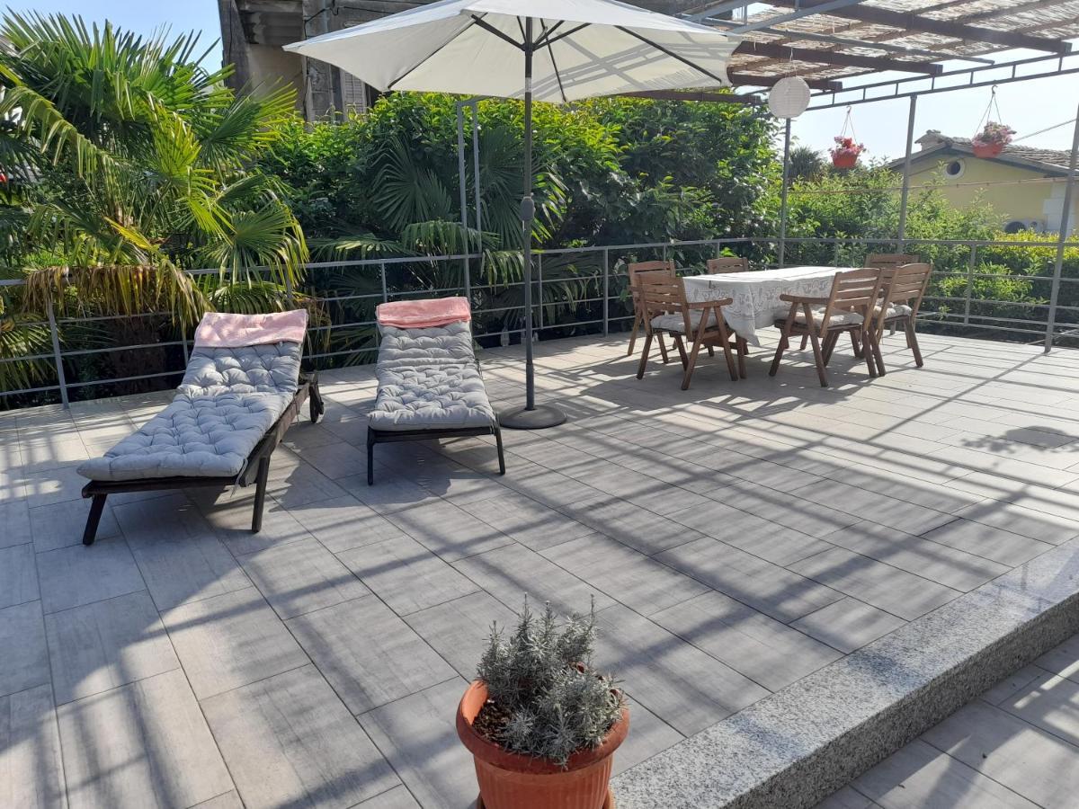 Apartments Orange Ловран Екстериор снимка