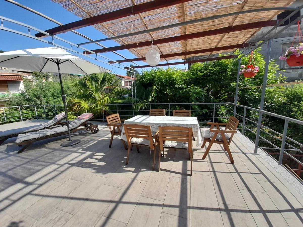 Apartments Orange Ловран Екстериор снимка