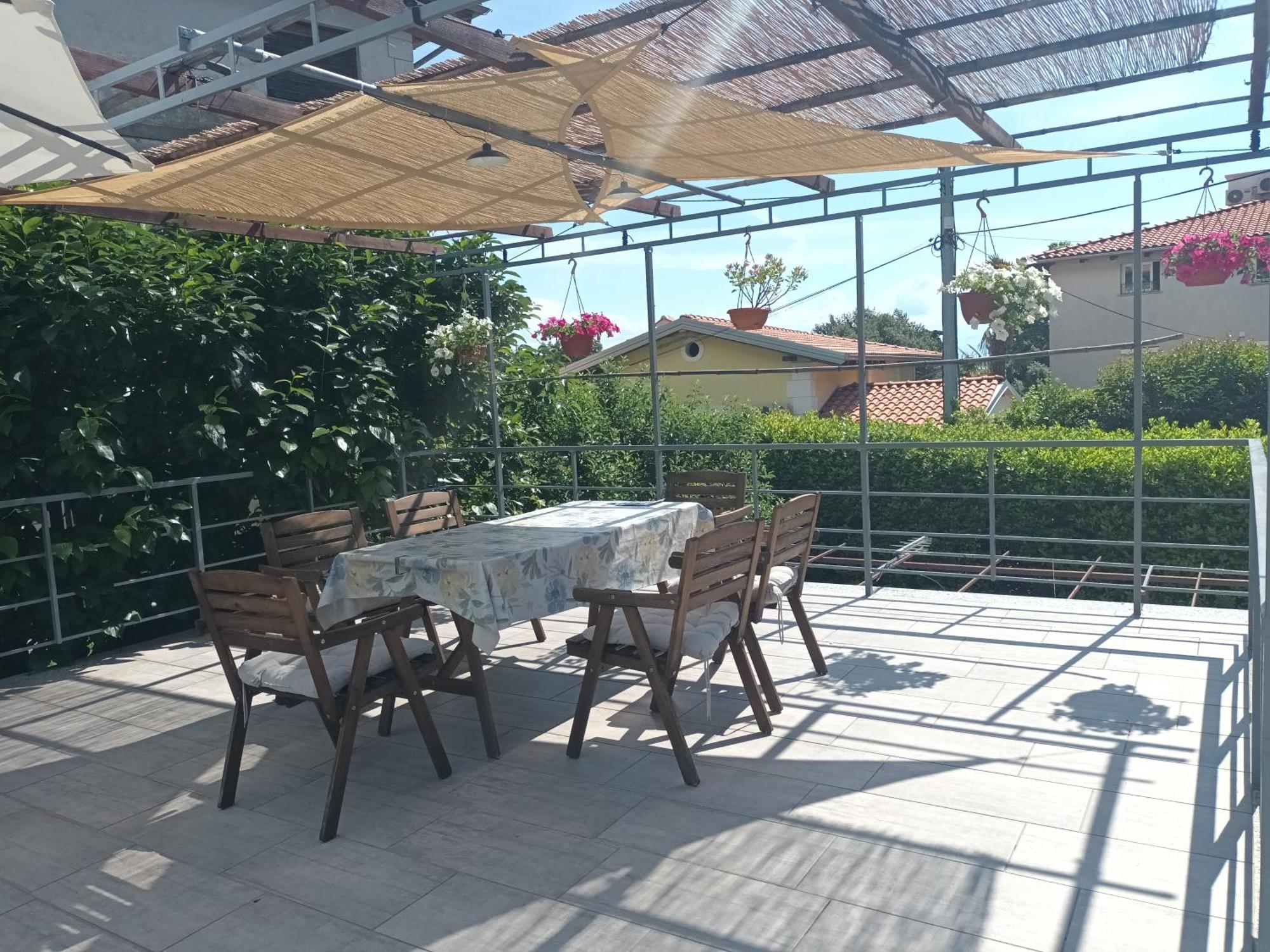 Apartments Orange Ловран Екстериор снимка