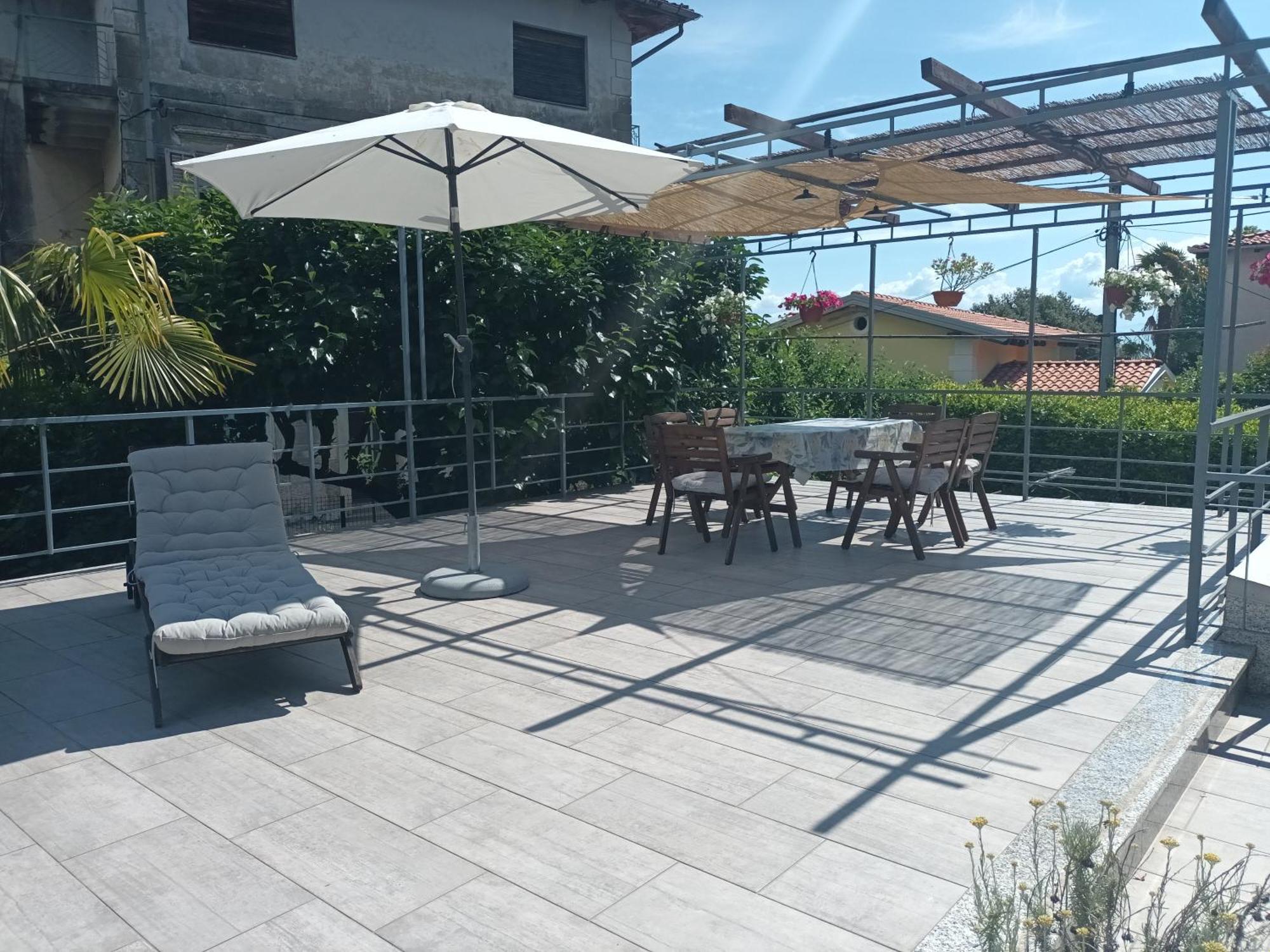 Apartments Orange Ловран Екстериор снимка